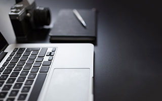 詹姆斯晒在家中玩高尔夫游戏：⛳️巡回赛冠军